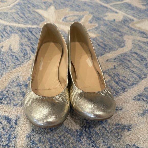 J. Crew Metallic Platinum Ballet Flats Size 5.5 - Picture 1 of 6